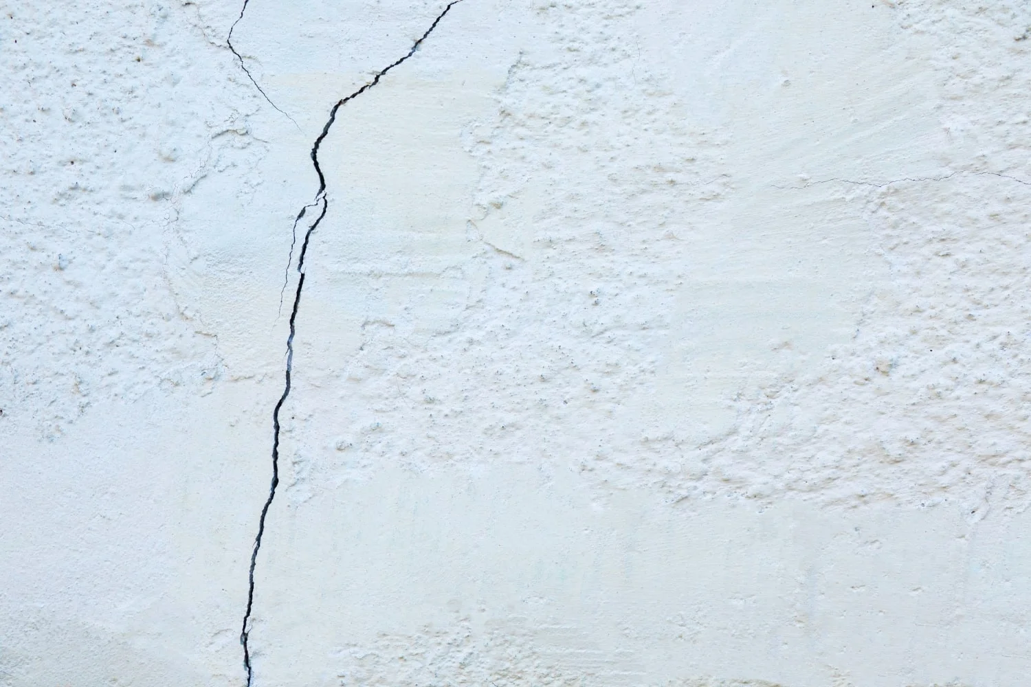 Structural Cracks in Walls